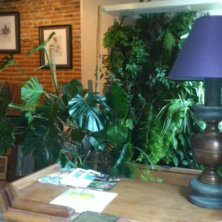 ベッド・アンド・ブレックファスト Maison Doat 1823